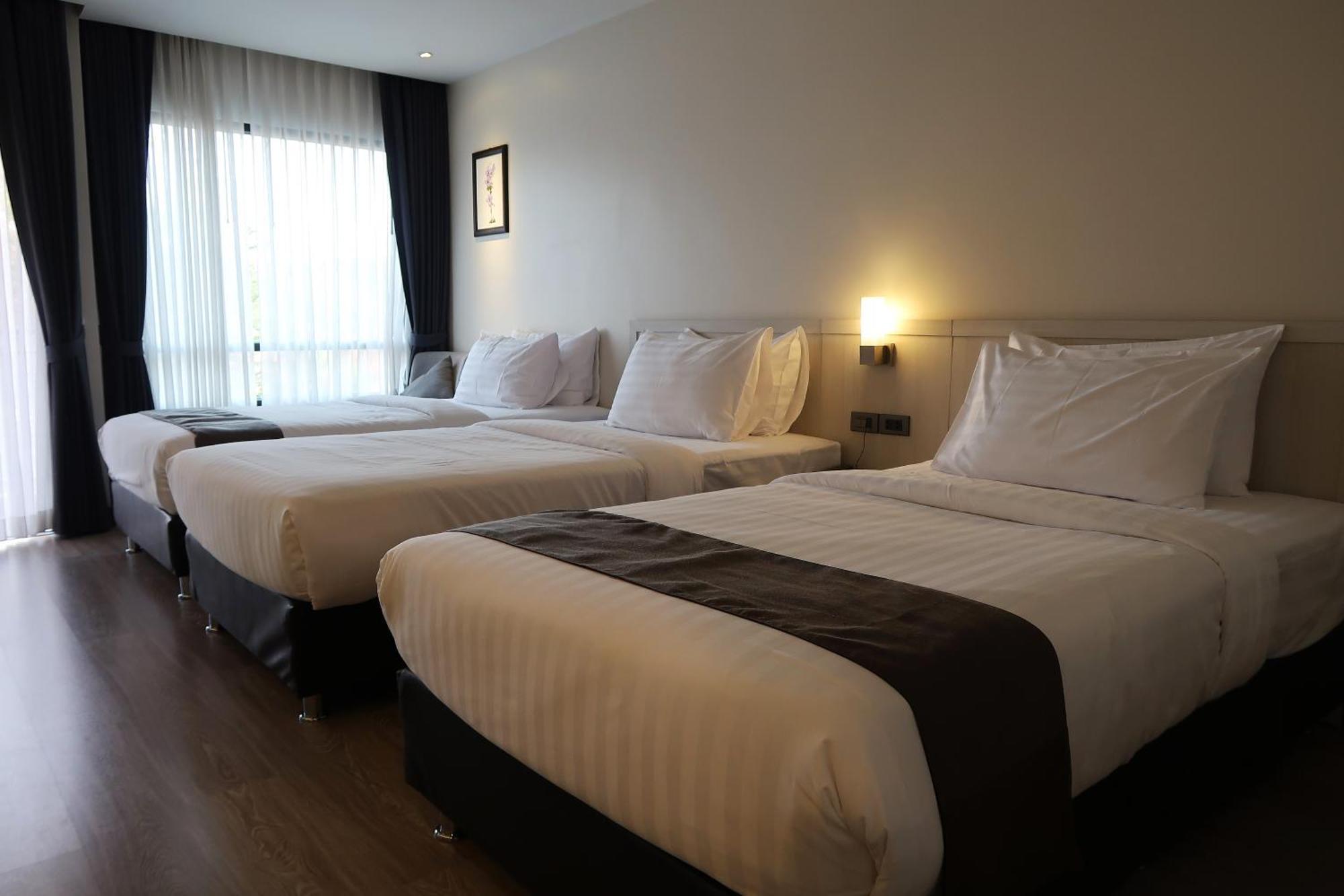รุ่งอรุณโฮเทล โดย เลอสิริ Hotel เชียงใหม่ ภายนอก รูปภาพ