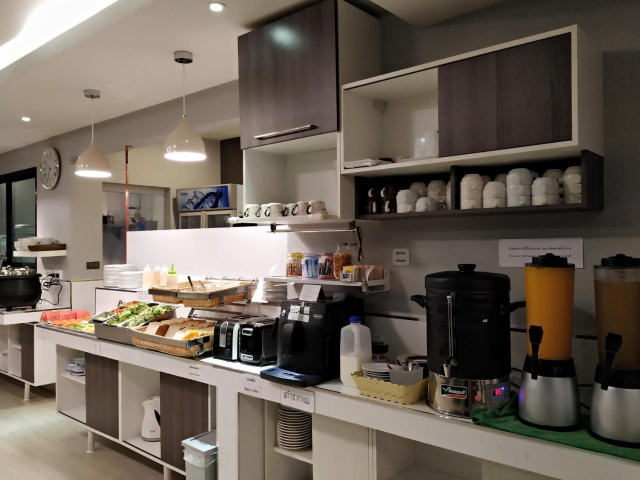 รุ่งอรุณโฮเทล โดย เลอสิริ Hotel เชียงใหม่ ภายนอก รูปภาพ