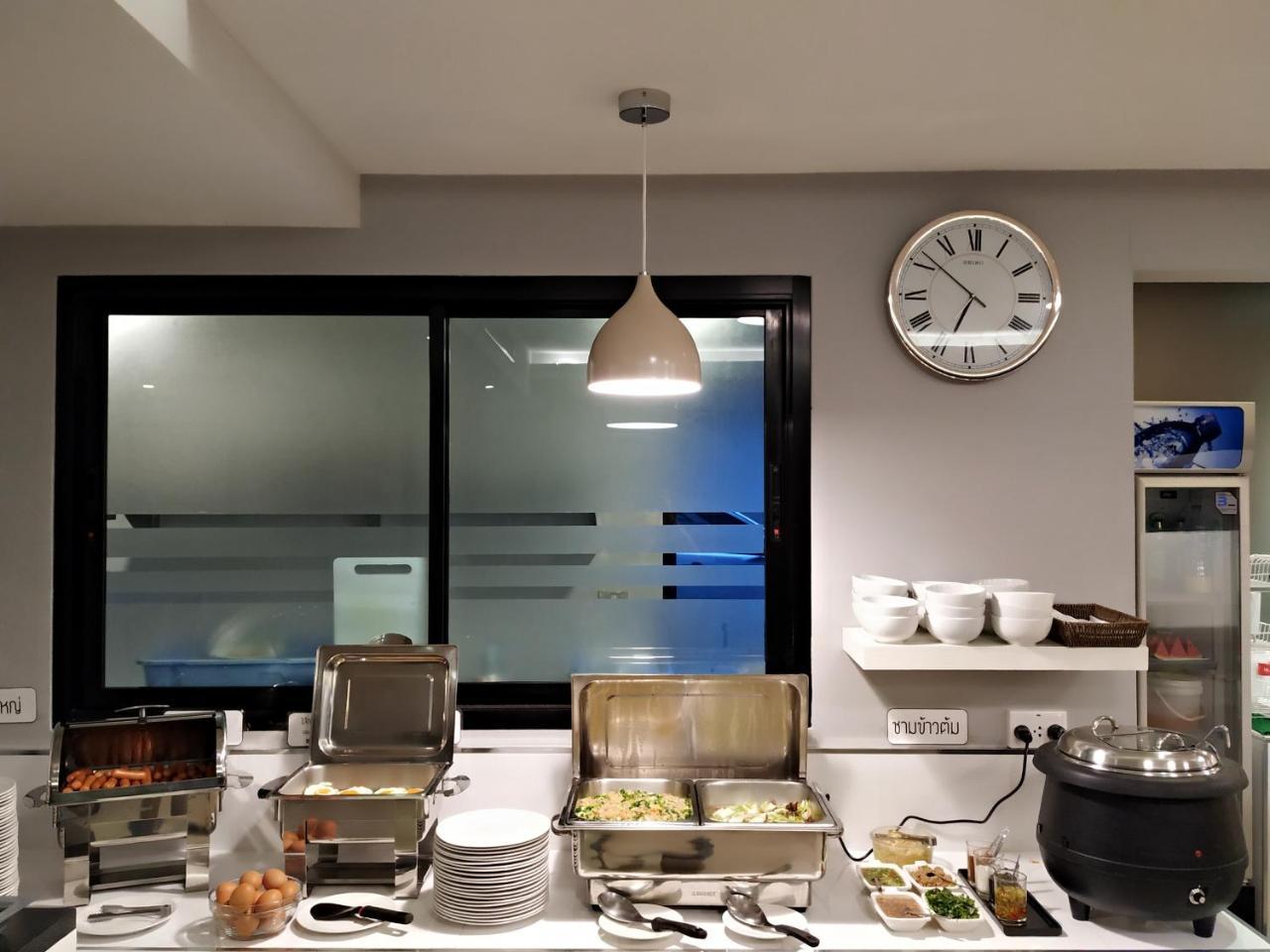 รุ่งอรุณโฮเทล โดย เลอสิริ Hotel เชียงใหม่ ภายนอก รูปภาพ