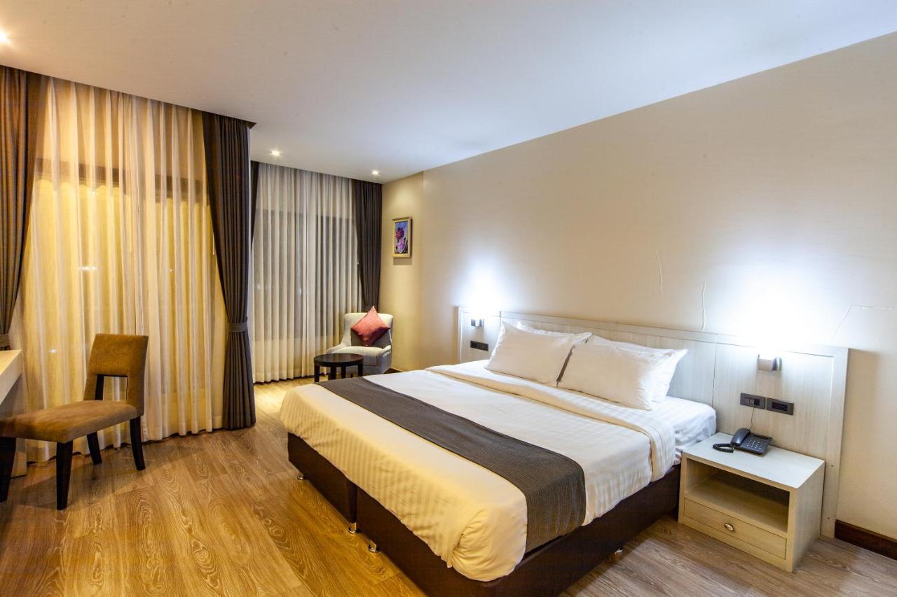 รุ่งอรุณโฮเทล โดย เลอสิริ Hotel เชียงใหม่ ภายนอก รูปภาพ
