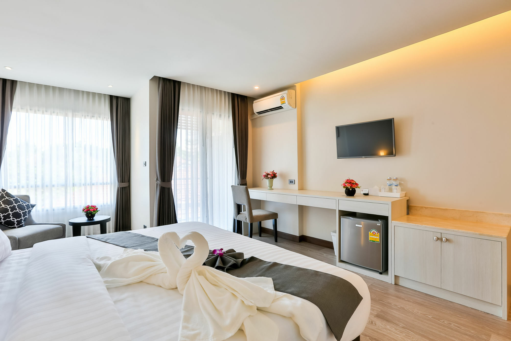 รุ่งอรุณโฮเทล โดย เลอสิริ Hotel เชียงใหม่ ภายนอก รูปภาพ